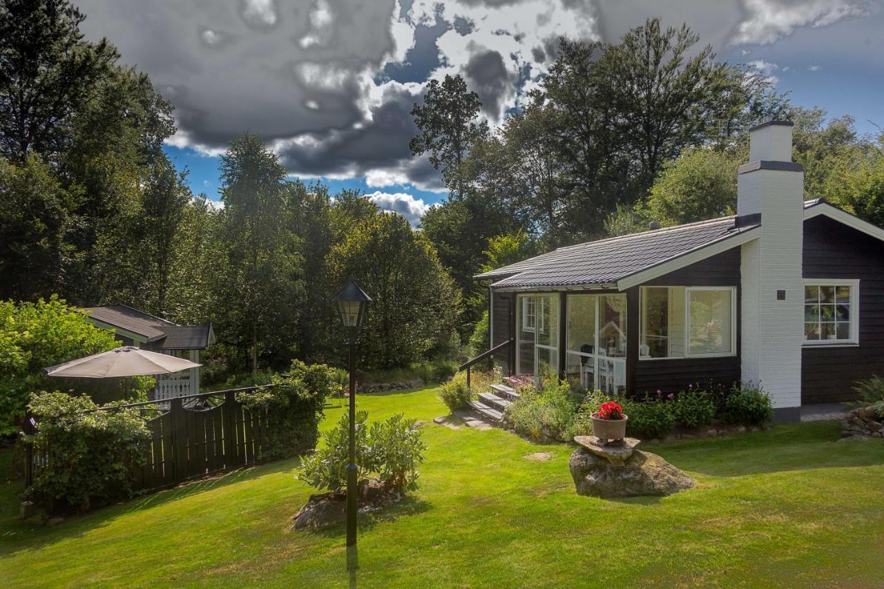 Very Nice Cottage By The Lake. Lursjoen! Hastveda Bagian luar foto